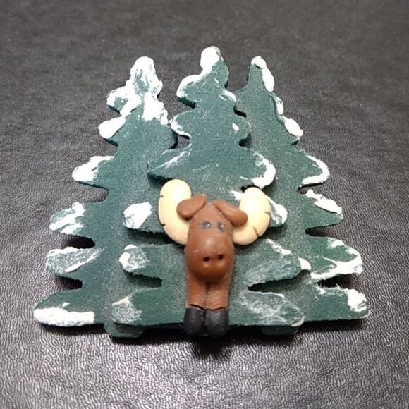 Unbranded Jewelry - Painted moose brooch